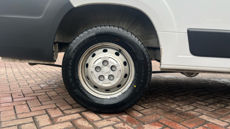 Peugeot Boxer 335 L3 Diesel 2.2 BlueHDi H2 Professional Premium+ Van 140ps